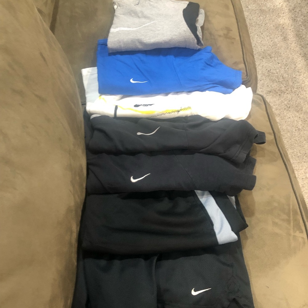 Nike Mesh shorts w/pockets (2) & Nike T-shirts (5)